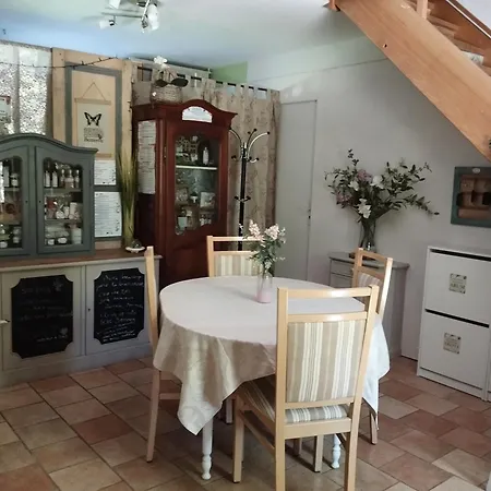 Le Clos Fleuri בית הארחה *