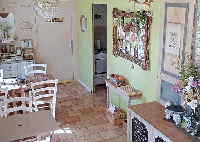 Le Clos Fleuri بيت ضيافة